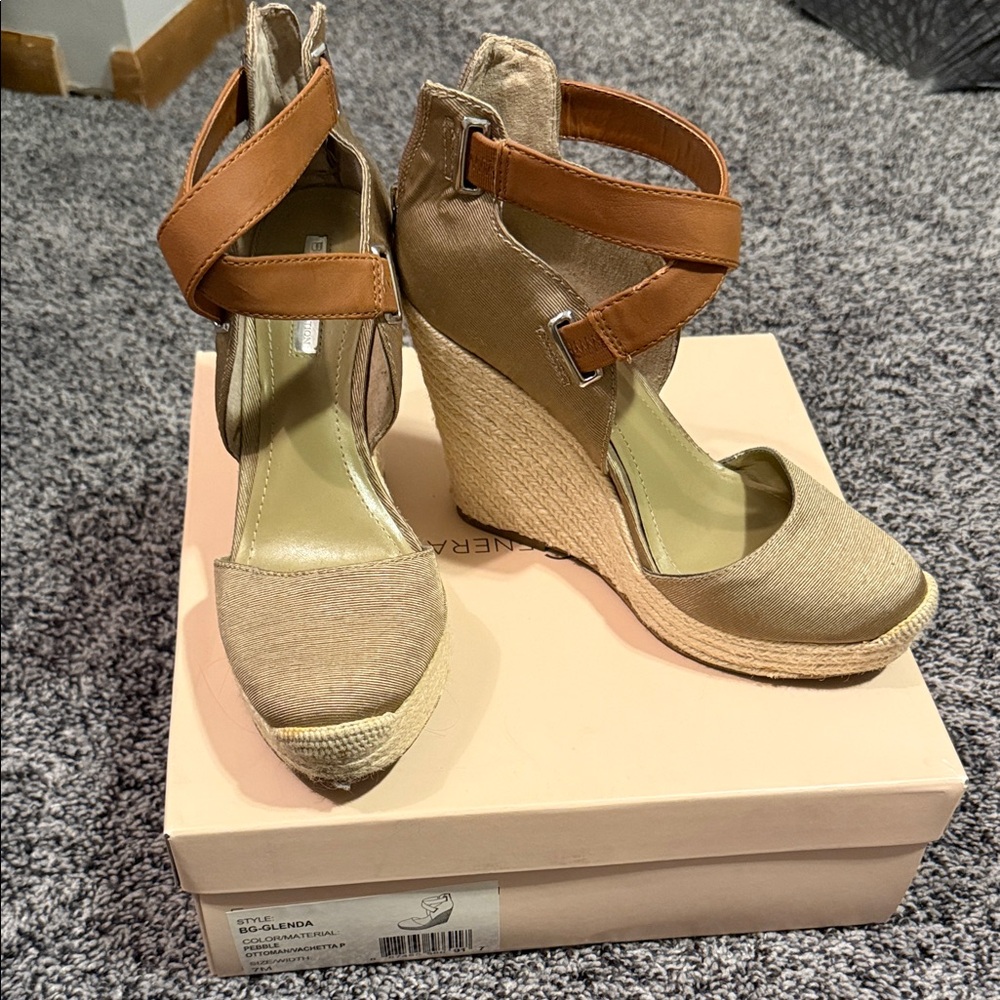BCBG Glenda Wedge